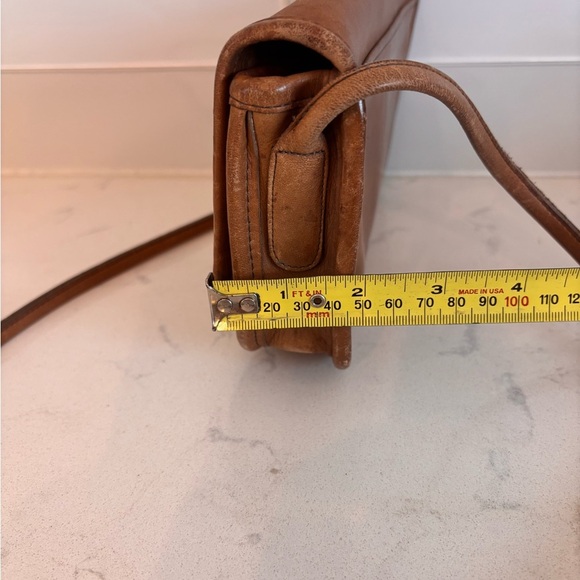 Vintage Coach Dinky Tan Leather Crossbody Bag - Picture 13 of 14